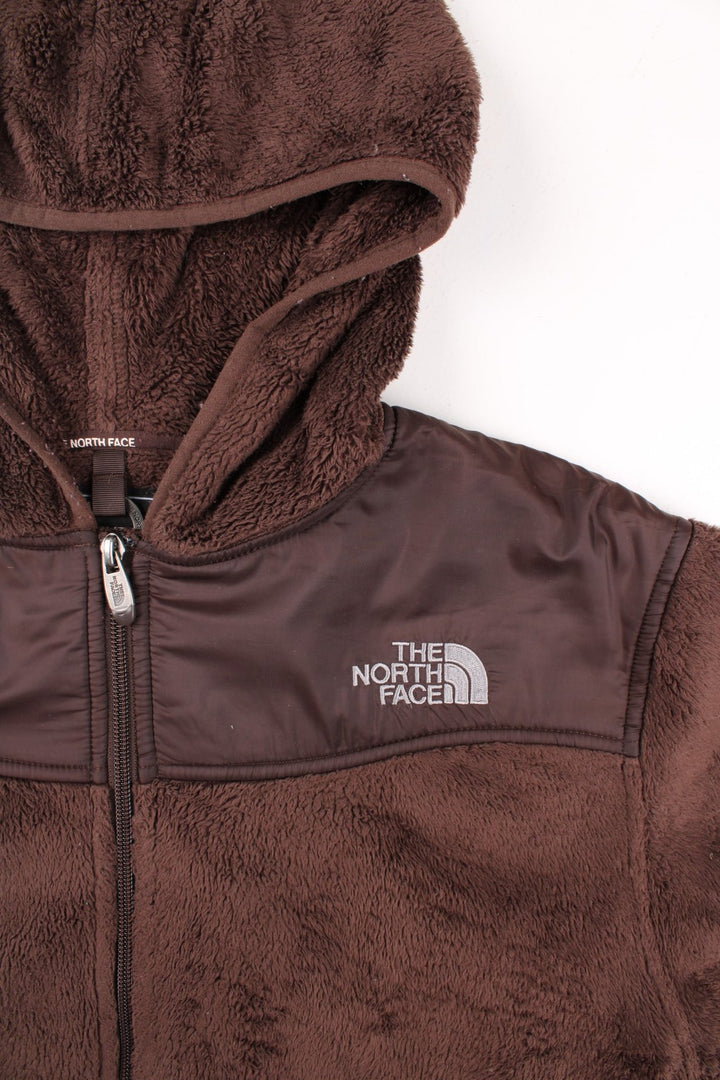 The North Face Fleece in a brown colourway. Zip up fastening with side zip pockets, hood and branding embroidered on front/back.