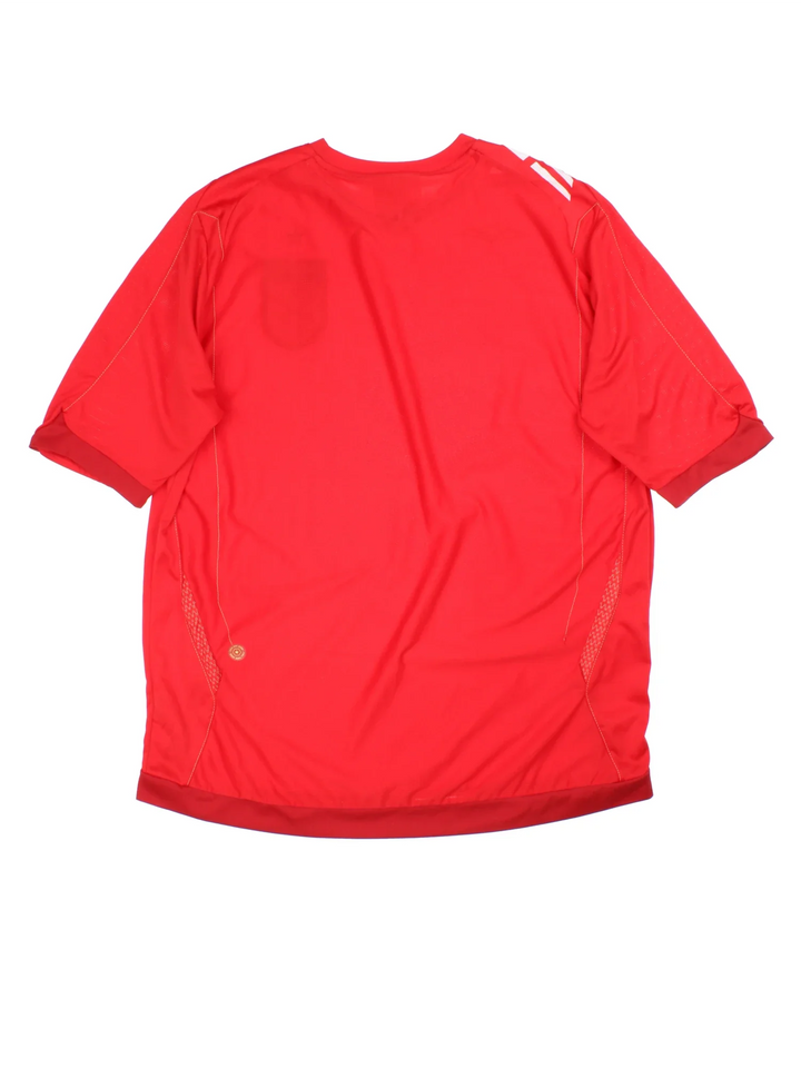 England 2006/08 Umbro Football Shirt in the red away kit colourway with classic badge on the front.