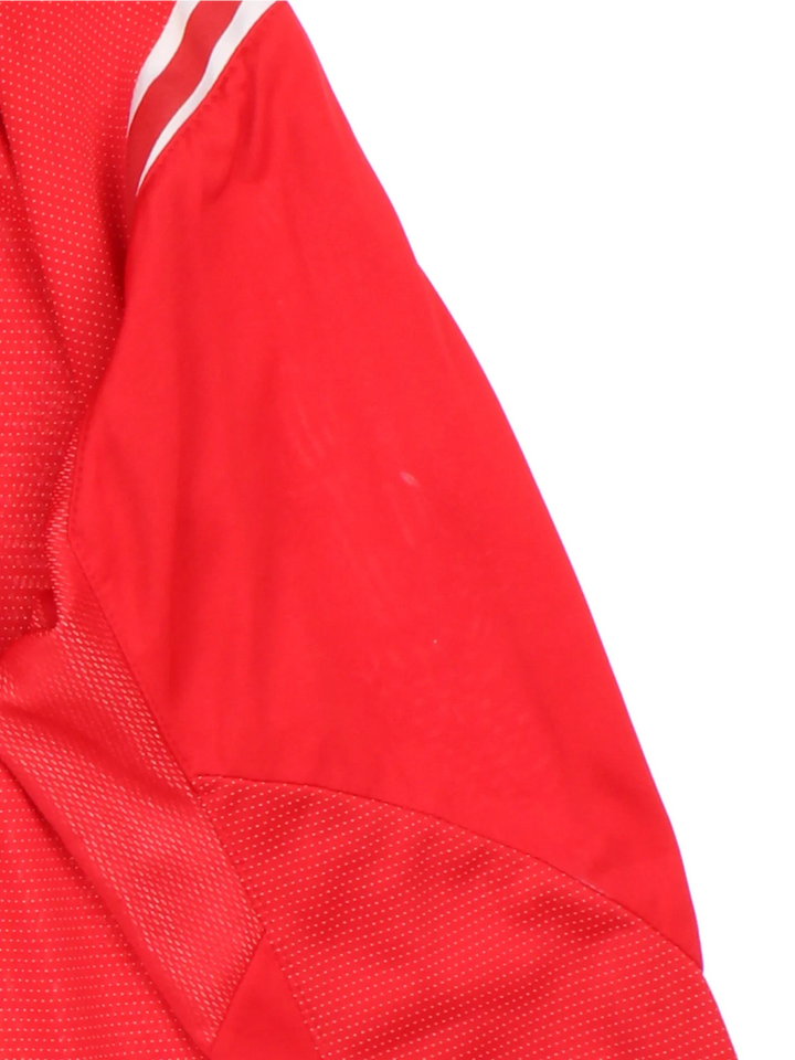 England 2004/06 Umbro Football Shirt in the red away kit colourway, features long sleeves, printed logos and badge on the front.