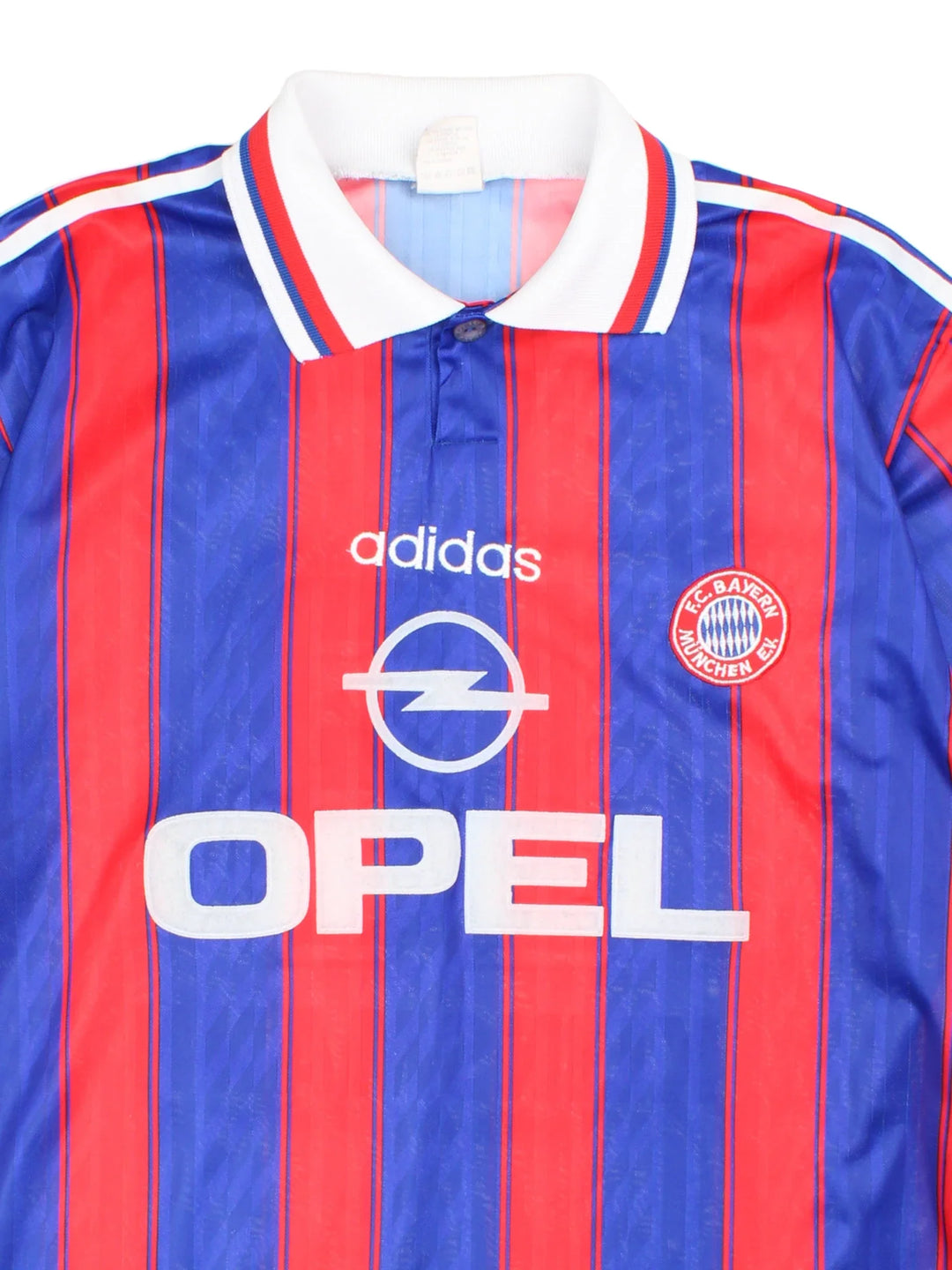 Bayern Munich 1995/97 Adidas Football Shirt in the red and blue home kit colourway, features logos and badge on the front with the classic adidas 3 stripe on the sleeve. Player name: KLINSMANN #18 on the back