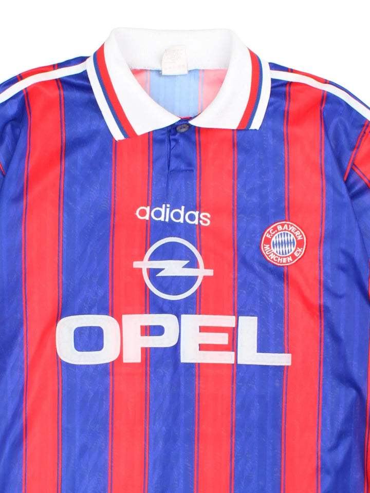 Bayern Munich 1995/97 Adidas Football Shirt in the red and blue home kit colourway, features logos and badge on the front with the classic adidas 3 stripe on the sleeve. Player name: KLINSMANN #18 on the back