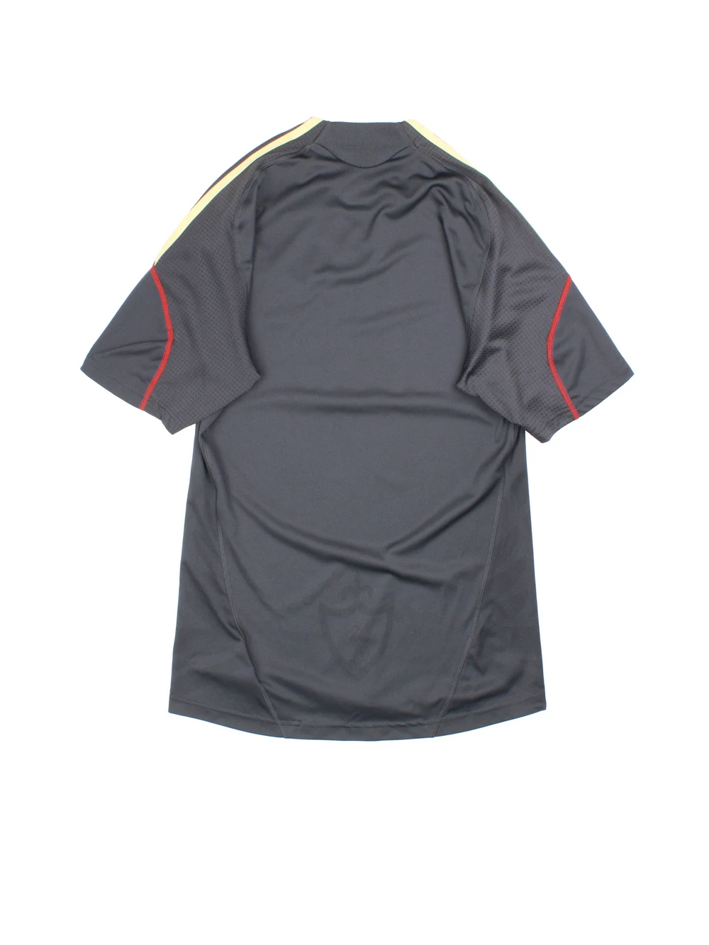 Liverpool 2009/10 Adidas Football Shirt in the black away kit colourway, features logos and badge on the front with the classic adidas 3 stripe on the sleeve.