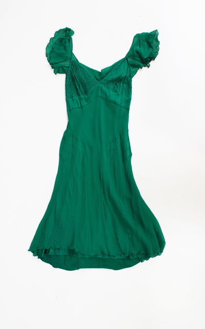 Vintage Diane Von Furstenberg green dress, made from 100% silk. Feature pleated details on the chest and floaty sleeves and skirt.