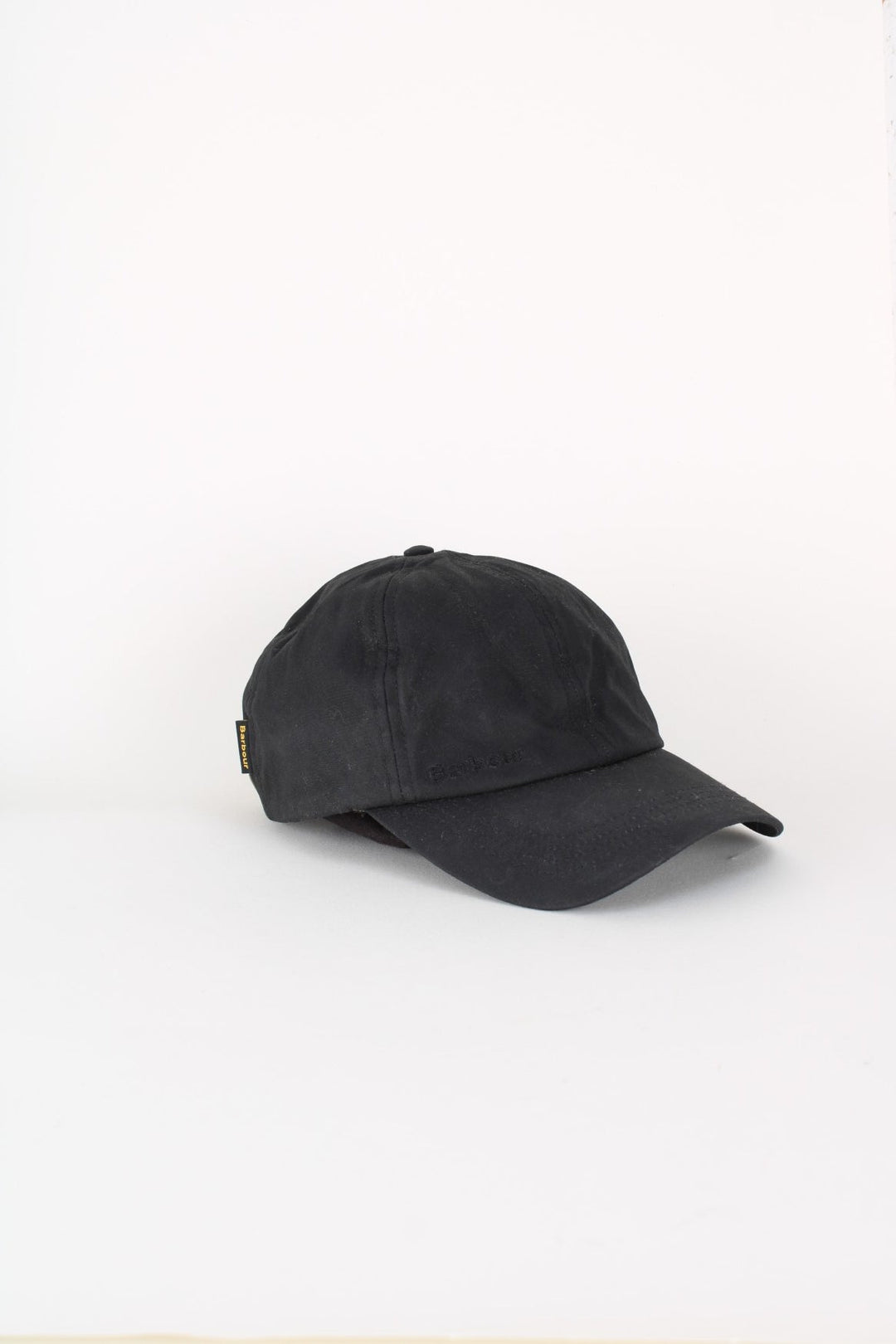 Barbour Cap in a plain black colourway with the logo embroidered on the front right, and has adjustable clasp.