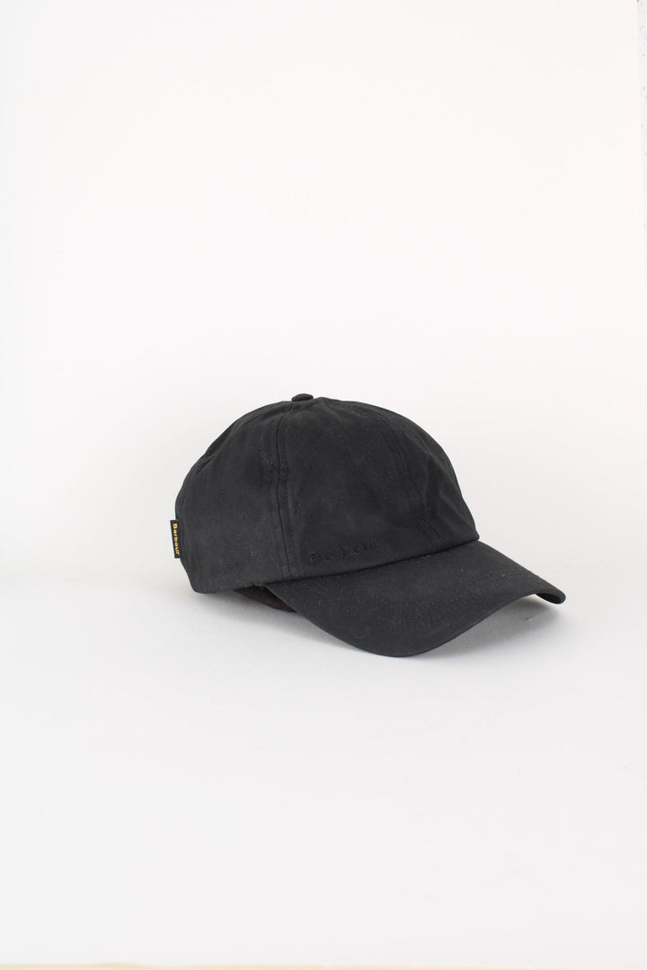 Barbour Cap in a plain black colourway with the logo embroidered on the front right, and has adjustable clasp.