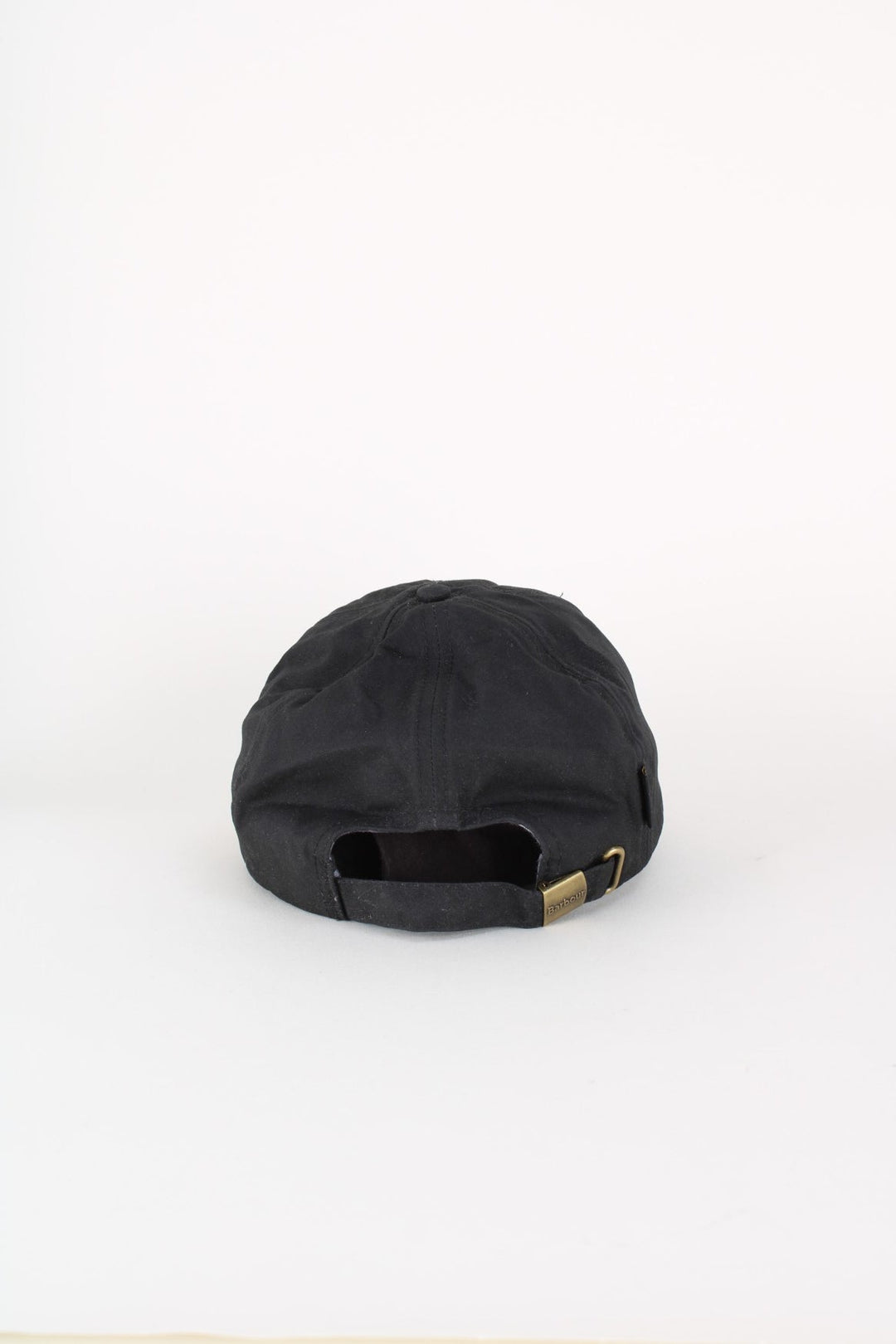 Barbour Cap in a plain black colourway with the logo embroidered on the front right, and has adjustable clasp.