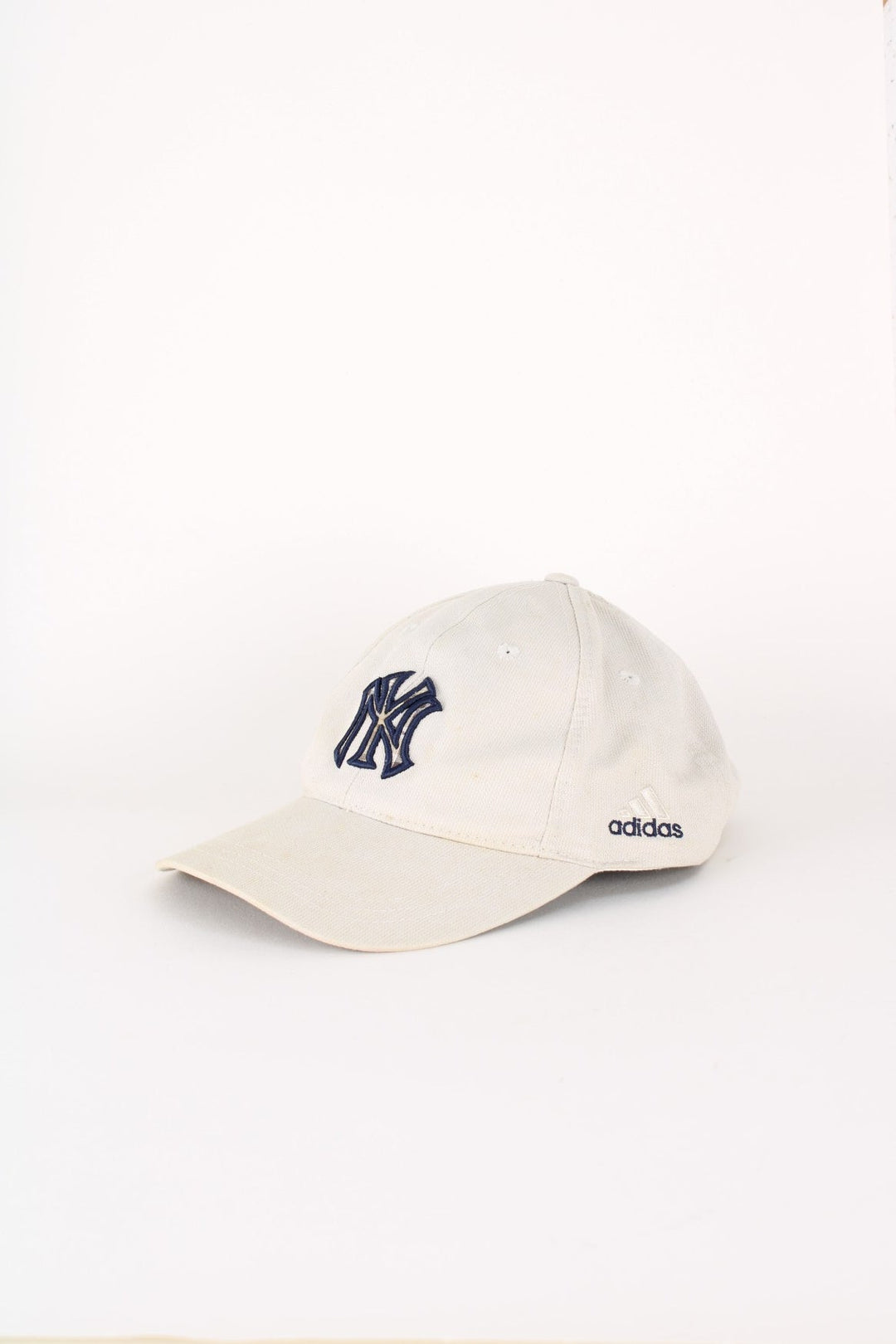 Vintage Adidas New York Yankes Cap in a tan colourway with the logo embroidered on the front and sides, tartan under brim pattern and has adjustable velcro strap.
