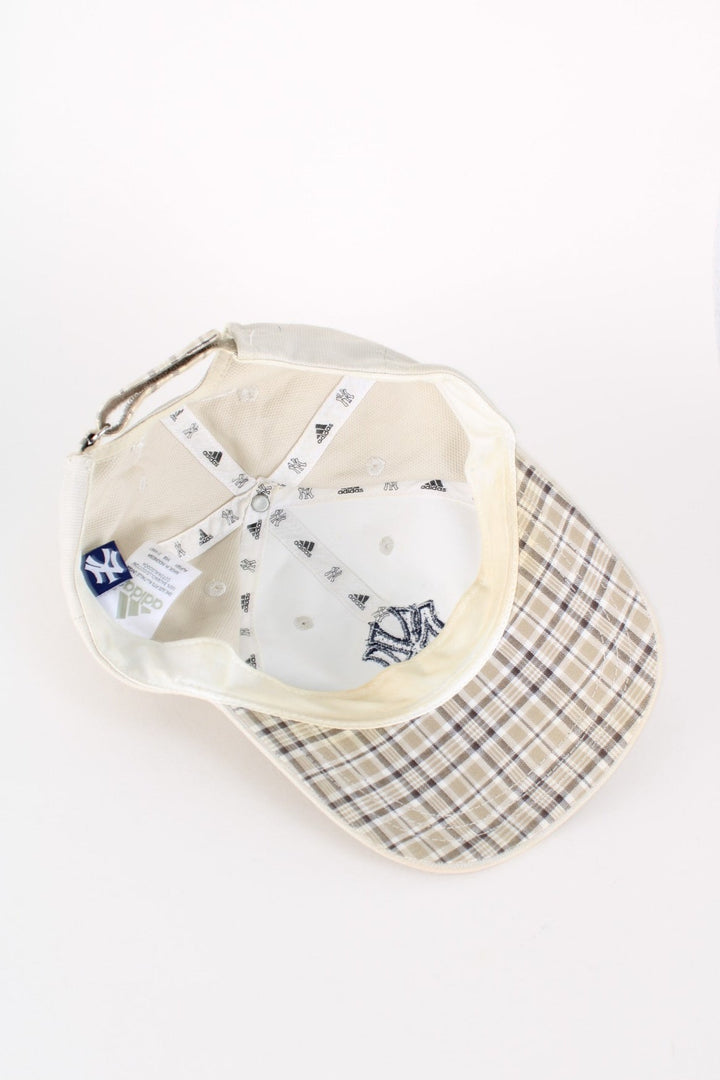 Vintage Adidas New York Yankes Cap in a tan colourway with the logo embroidered on the front and sides, tartan under brim pattern and has adjustable velcro strap.