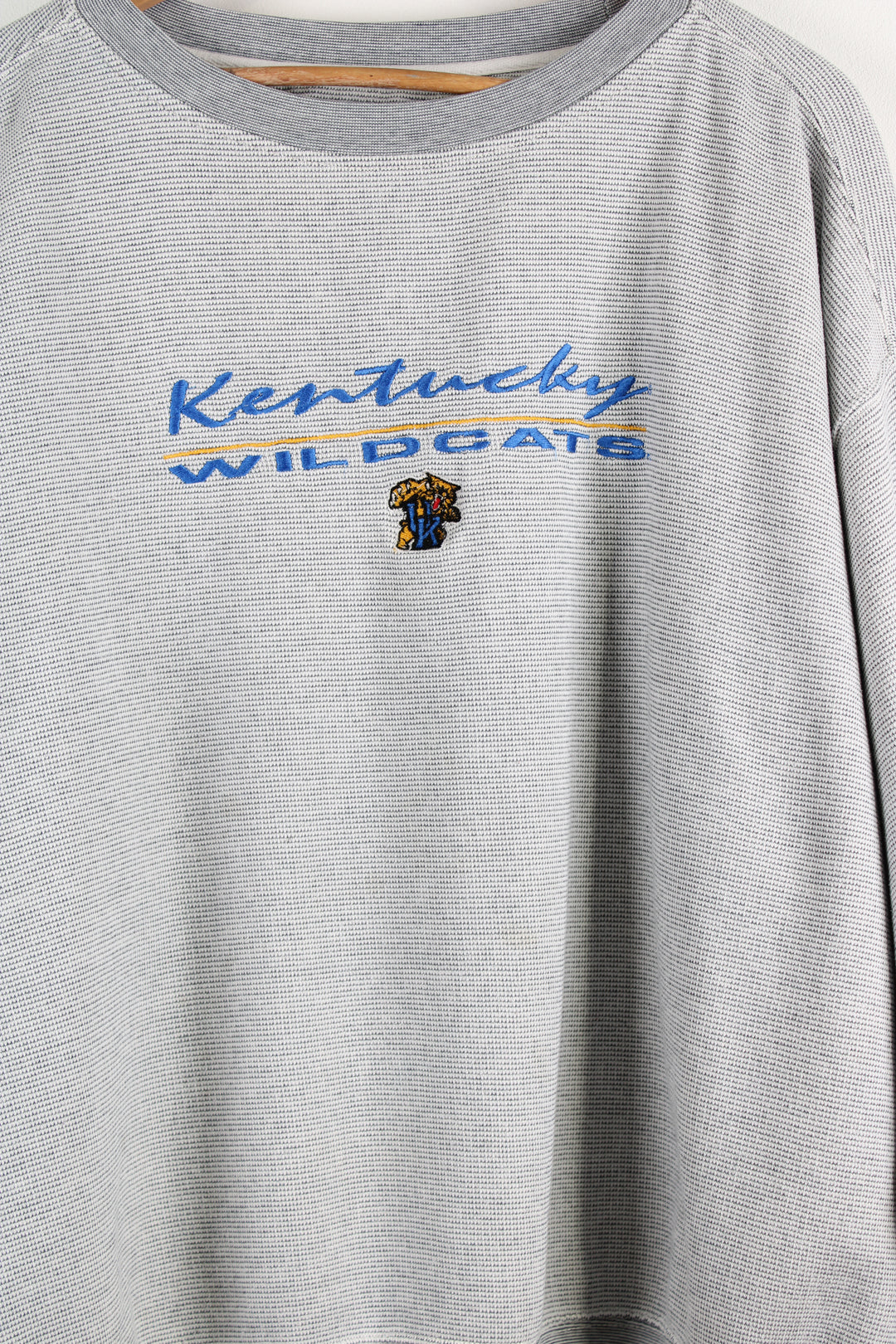 Vintage Kentucky Wildcats sweatshirt in grey with spell-out and logo across the chest.
