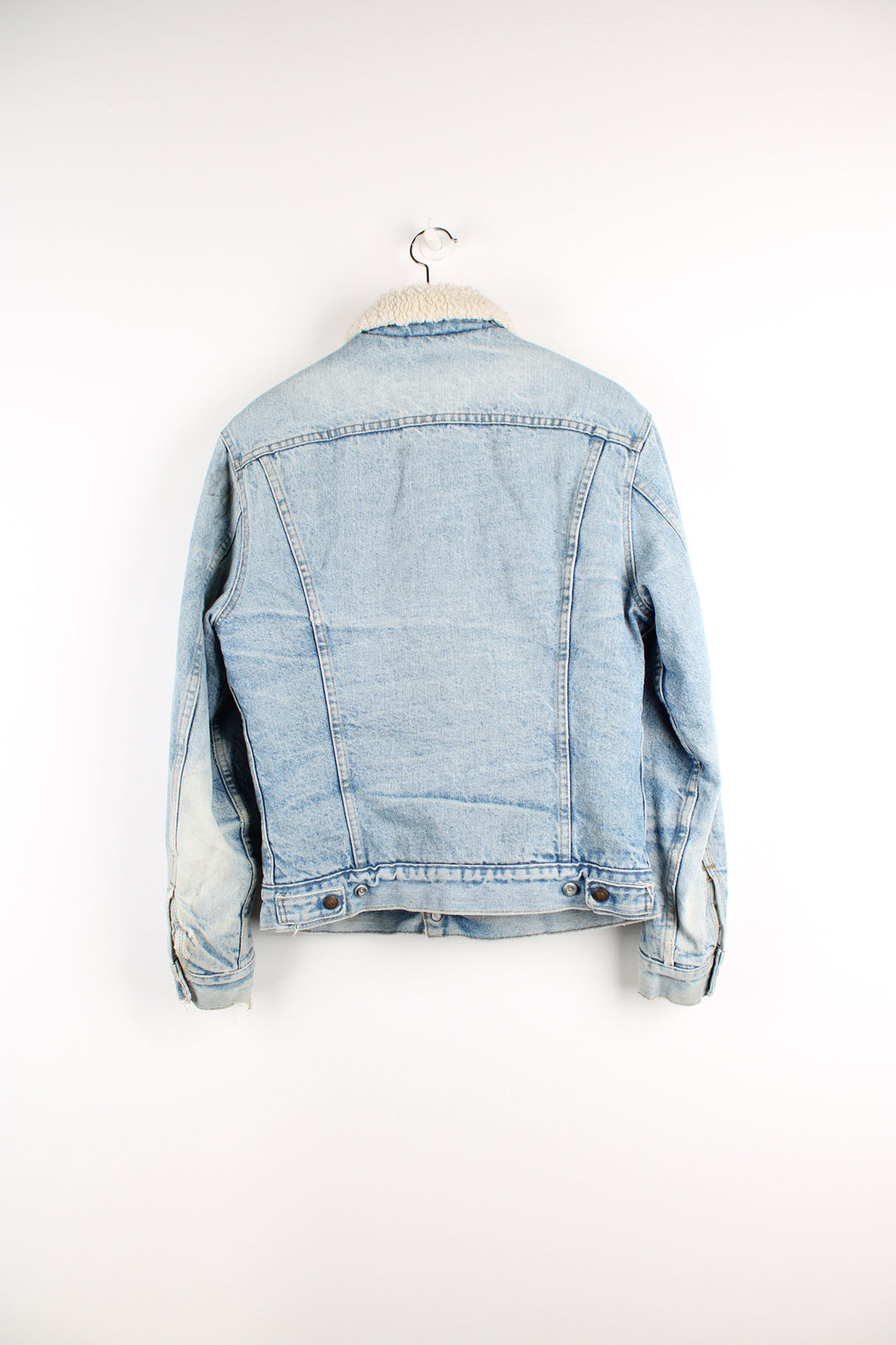Vintage Levi's button up denim sherpa jacket in light blue with orange tab. Multiple pockets and white sherpa lining. 