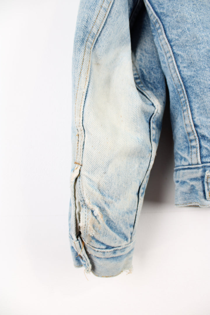 Vintage Levi's button up denim sherpa jacket in light blue with orange tab. Multiple pockets and white sherpa lining. 
