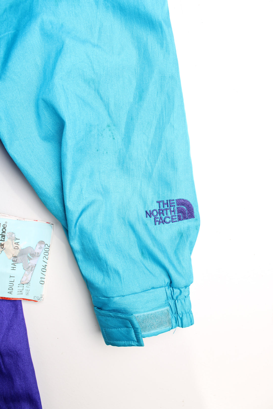 Vintage 90's blue The North Face ski suit. Padded jumpsuit with belt. Closes with a zip/ velcro and has an elasticated waistband at the back. fair condition - Lots of marks throughout, has a old ski pass attached (see photos) Size in Label: Womens 10