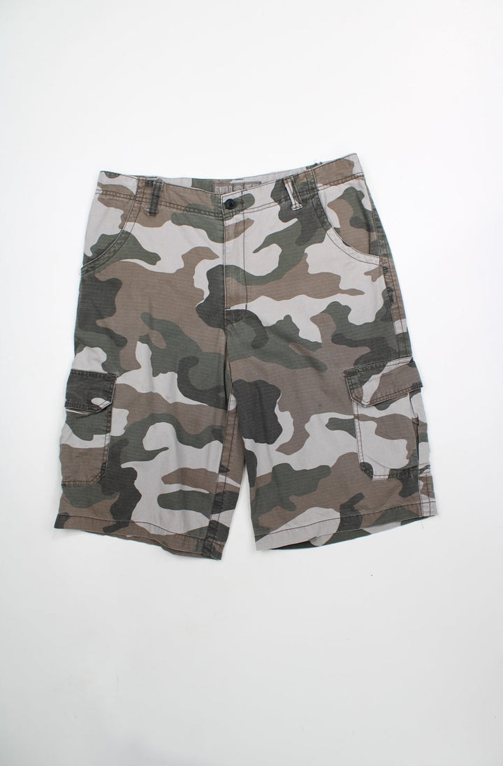 Dickies Camo Shorts (Size L)