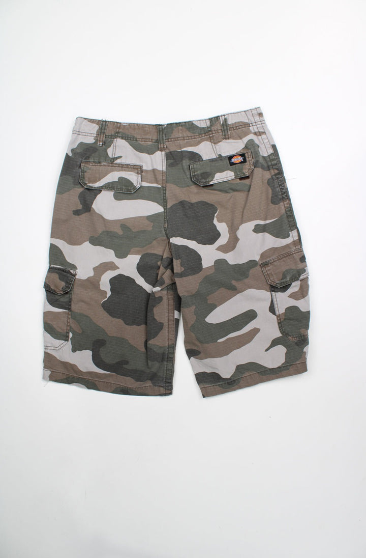 Dickies Camo Shorts (Size L)