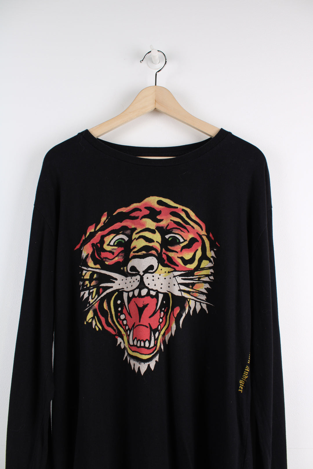 T-shirt manches longues motif aigle et flèche, une exclusivité UO T-shirt manches longues motif aigle et flèche, une exclusivité UO