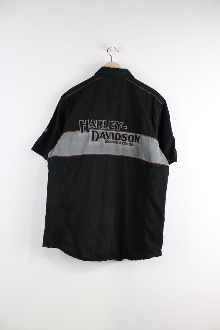 Harley Davidson Short Sleeved Shirt in a black and grey colourway, button up with a chest pocket, and logos embroidered throughout as well as big spell out on the back.