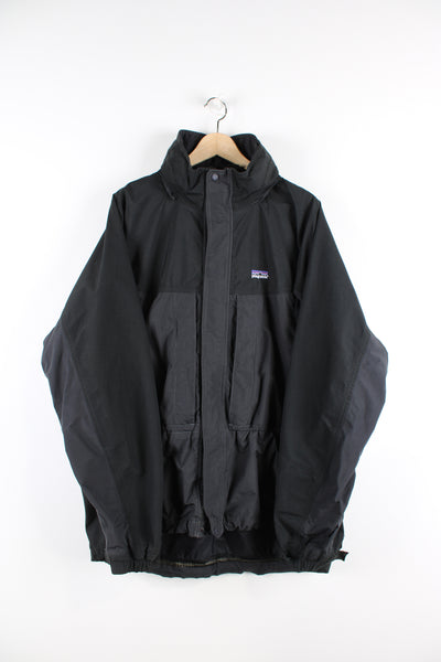 Patagonia black zip through Nitro Ii jacket. Features multiple pockets and drawstring waist