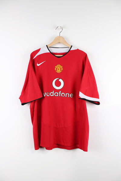 Manchester United Nike 2004/06 home football shirt, red team colourway and has embroidered logos on the front.