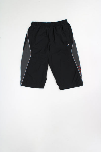 Nike black 3/4 length sports shorts with elasticated/ drawstring waist and embroidered logo on the pocket