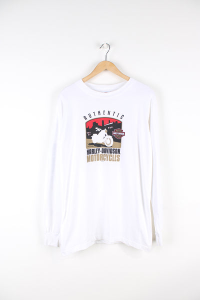 Vintage Harley Davidson Motorcycles Sierra Vista, Arizona long sleeve t-shirt in white, has the logo printed on the front as well as on the sleeves, and on the back a big cow skull graphic. 