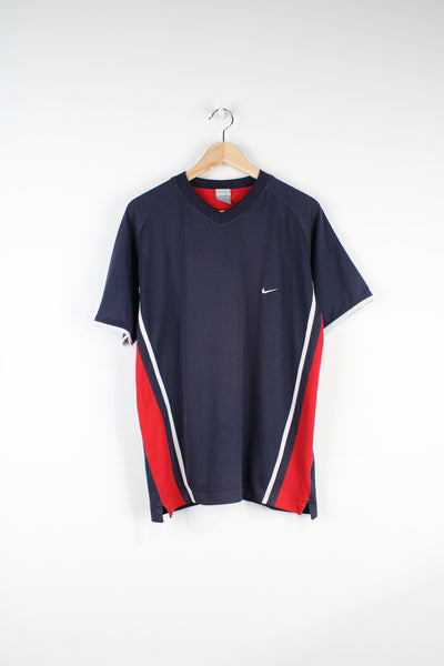 00's Nike training t-shirt in a navy blue and red. V- neck fit with white embroidered swoosh logo on the chest. good condition Size in Label: Mens L