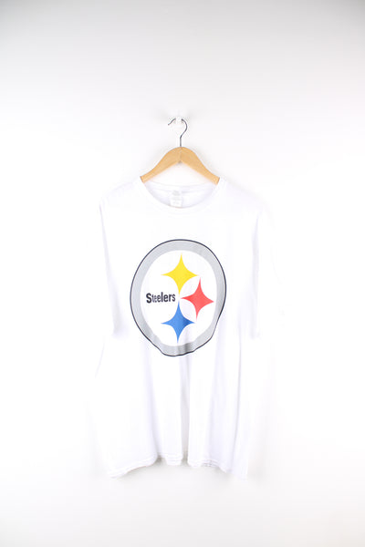 Vintage Pittsburgh Steelers T-shirt in white, has the team logo printed on the front and Bud Light sponsor on the back. 