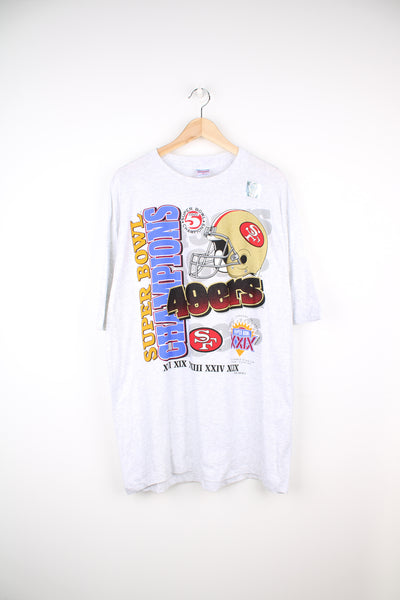 Vintage 1994 49ers grey single stitch t-shirt made by True-Fan. Features Super Bowl XXIX printed graphic on the front and holographic sticker. good condition - two faint marks on the front (see photos) Size in Label: Mens XL