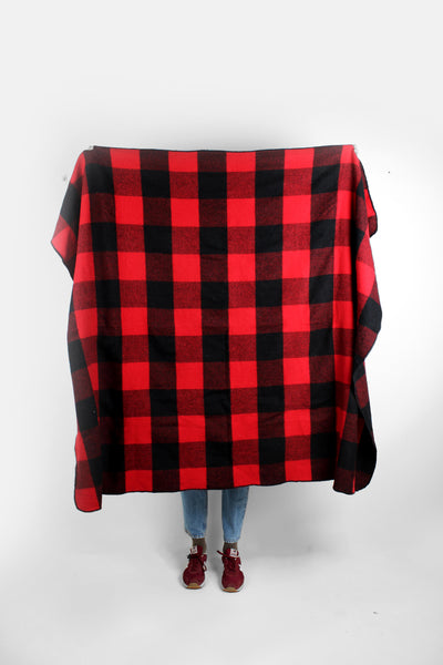 Vintage Marlboro Buffalo Plaid wool blanket in red and black colourway. 85% wool 15% Acrylic. good condition  Size in Label:  Width: 58 inches Length: 53 inches