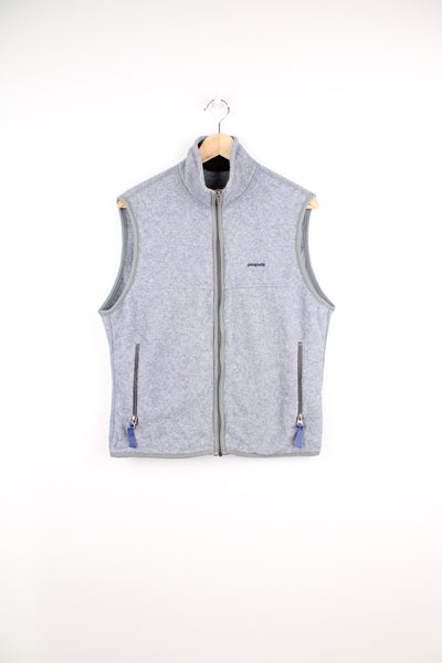 Patagonia Synchilla Fleece Vest in a grey colourway, zip up, side pockets and has the logo embroidered on the chest.