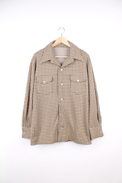 Vintage 70's long sleeve button up shirt in brown geometric pattern. Made from polyester and features a dagger collar. good condition Size in Label: No Size - Measures like a mens L