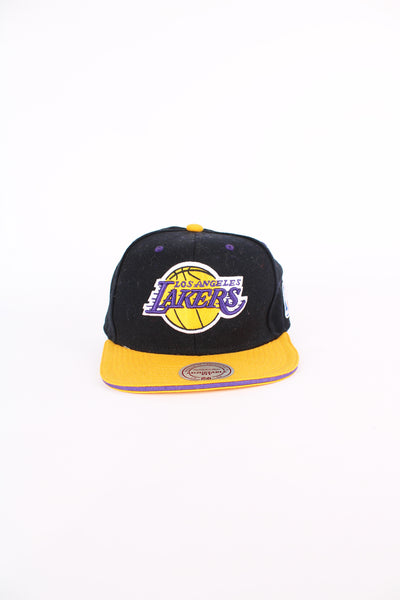Black and yellow Los Angeles Lakers snapback. Has adjustable strap at the back