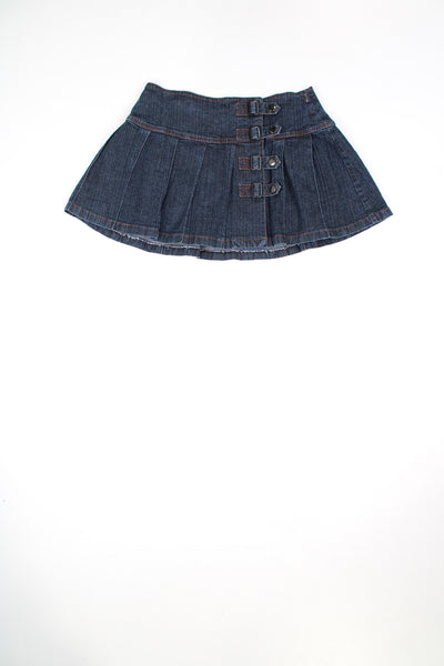 Vintage Y2K low rise pleated denim mini skirt. Features buckles and popper buttons down the front to close.  good condition  Size in label:   Womens 12