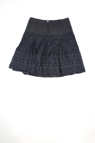 Vintage Y2K black  midi skirt. detail at the front. . Could be worn high waisted, mid or low rise depending on measurements. Features paneling that is cut on the bias to create ruffles at the hem.   good condition    Size in label:   Womens 12