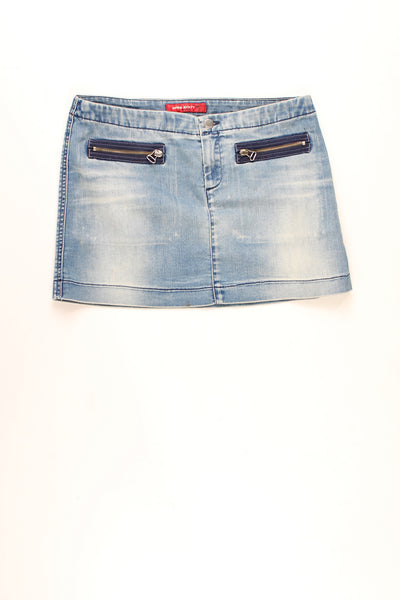Vintage Y2K Miss Sixty low rise light wash denim mini skirt, features zip up pockets