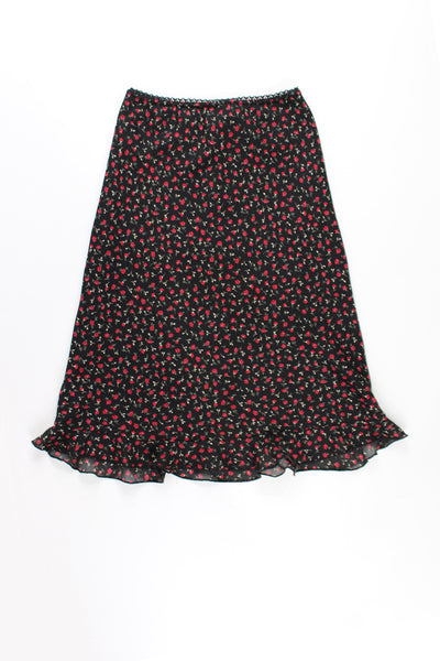Y2K New Look knee length skirt. The skirt has a black floral sheer layer and a black underskirt. Its made from a stretchy material with and elasticated waistband. Could be worn low rise or high waisted.