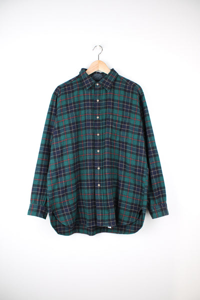 Vintage Pendleton green plaid , 100% wool button up shirt. features chest pocket