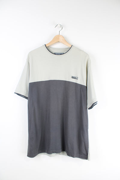 Vintage Reebok T-shirt in grey with embroidered Reebok logo on the chest.