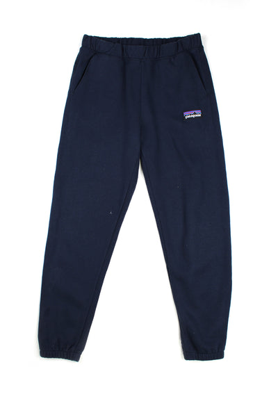 Vintage Patagonia tracksuit bottoms with embroidered logo on the front and back, has a elasticated waist and cuffed at the bottom. 
