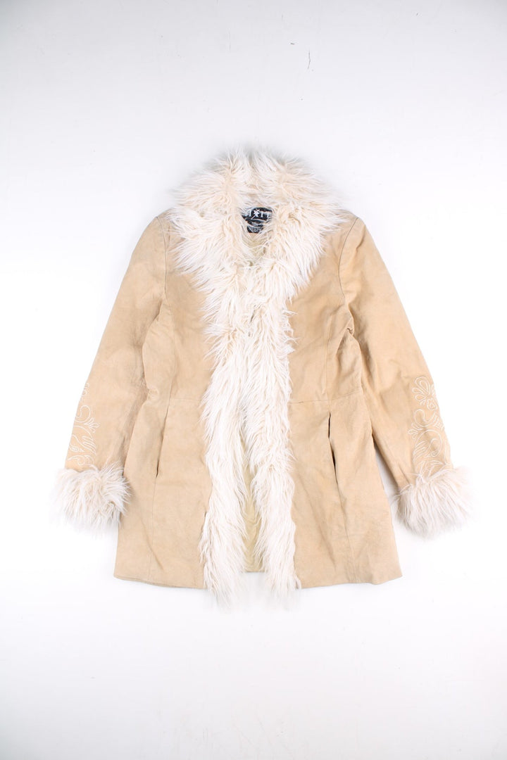 Vintage Y2K Leather Afghan Coat in a tan colourway. Clasp closure, has side pockets, faux fur trim, and has floral patterns embroidered on the down the sleeves and on the back.