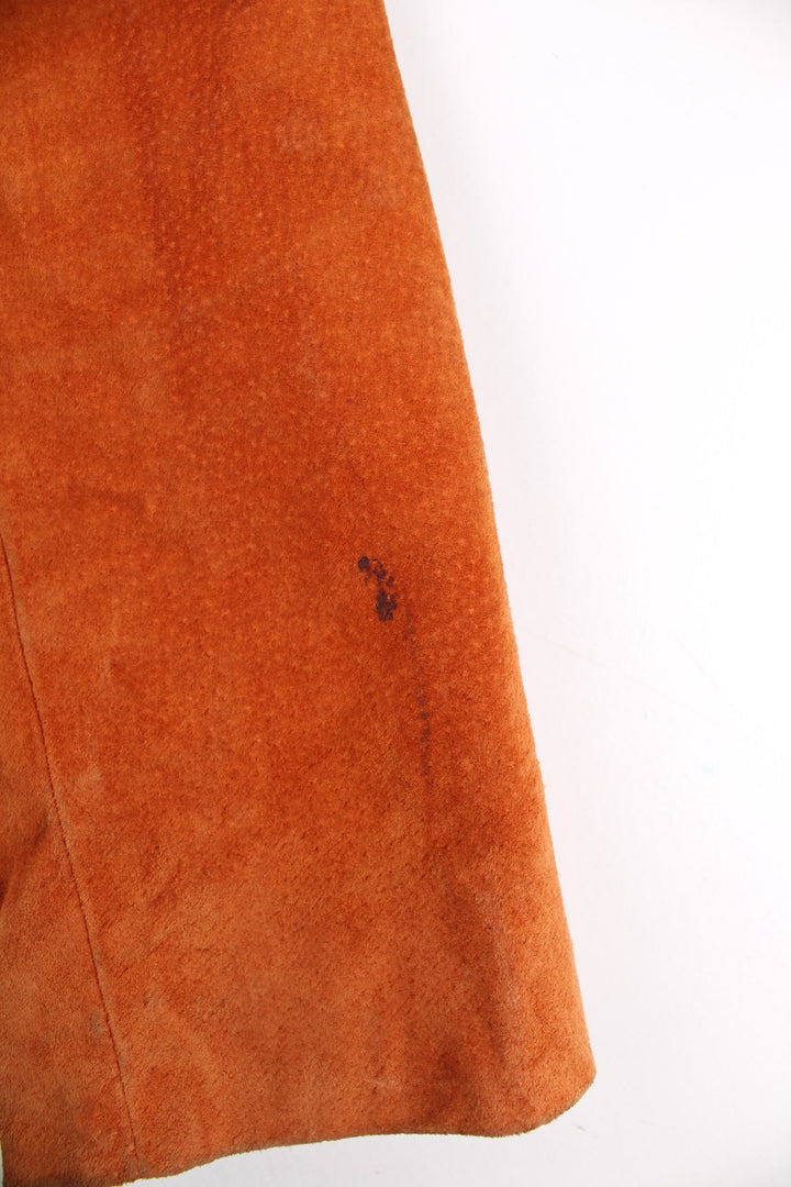 Vintage Suede Trench Coat in a brown colourway. Buttons up and has side pockets, a large collar, and belt feature.
