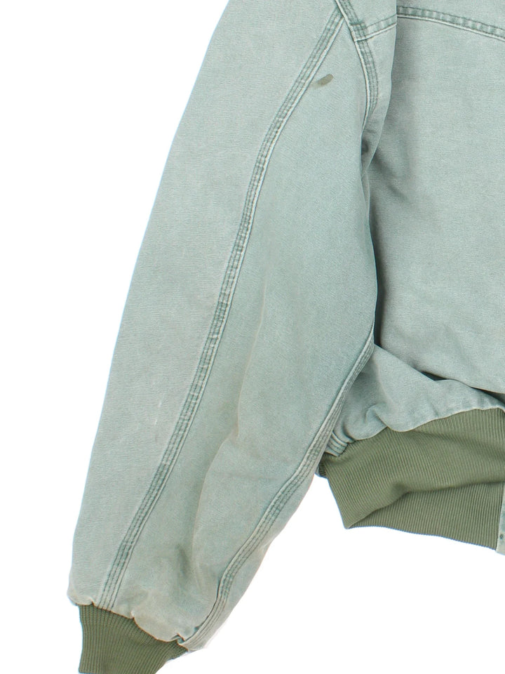 Vintage Carhartt Santa Fe Jacket in a green colourway. Zips up and has side pockets, insulated lining, and has the logo embroidered on the front by the hem.