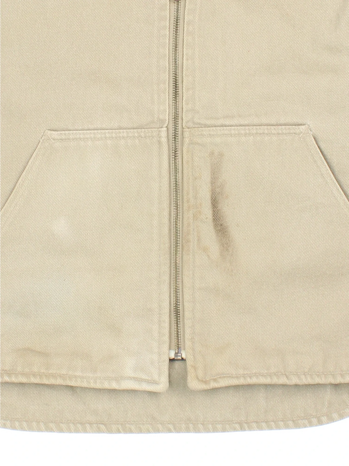 Vintage Carhartt Gilet in a tan colourway. Zips up and has side pockets, fleece lining, and has the logo embroidered on the front.
