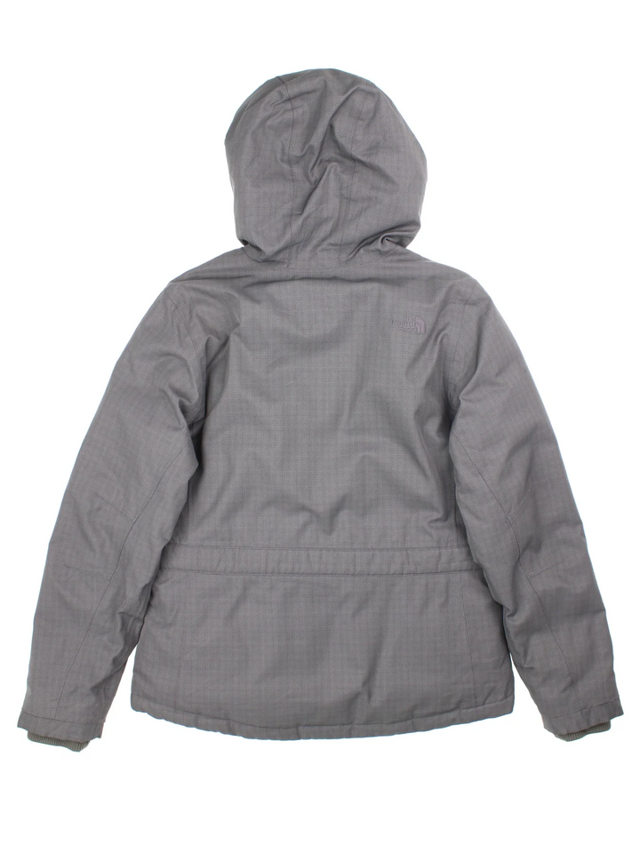 The North Face Hyvent Jacket in a grey colourway. Goose down lining full zip and buckle waist. Multiple pockets on the front and drawstring hood with small classic logo on the chest and buckle.