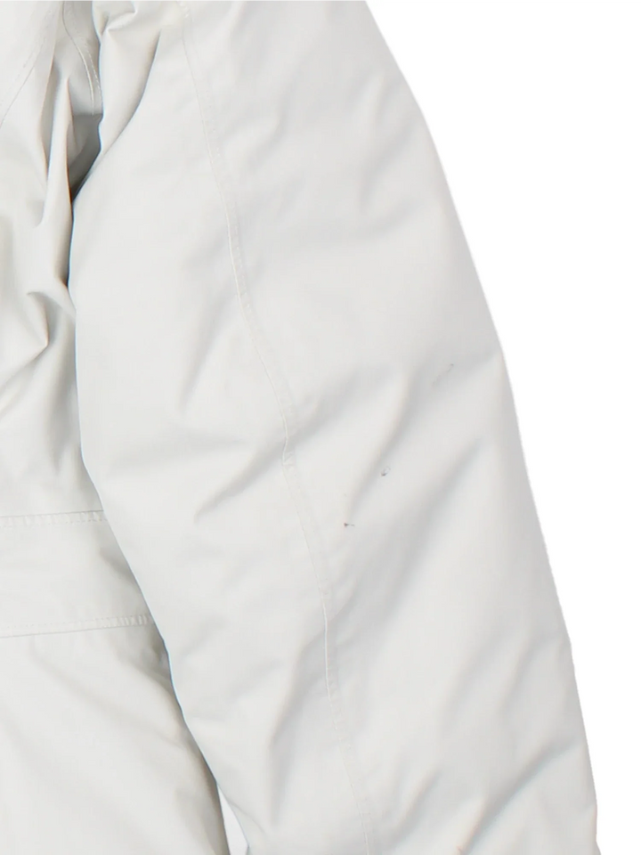 The North Face Hyvent Parka Coat in a white colourway. Goose down stuffing with full zip, side pockets and has the classic logo embroidered on the front.