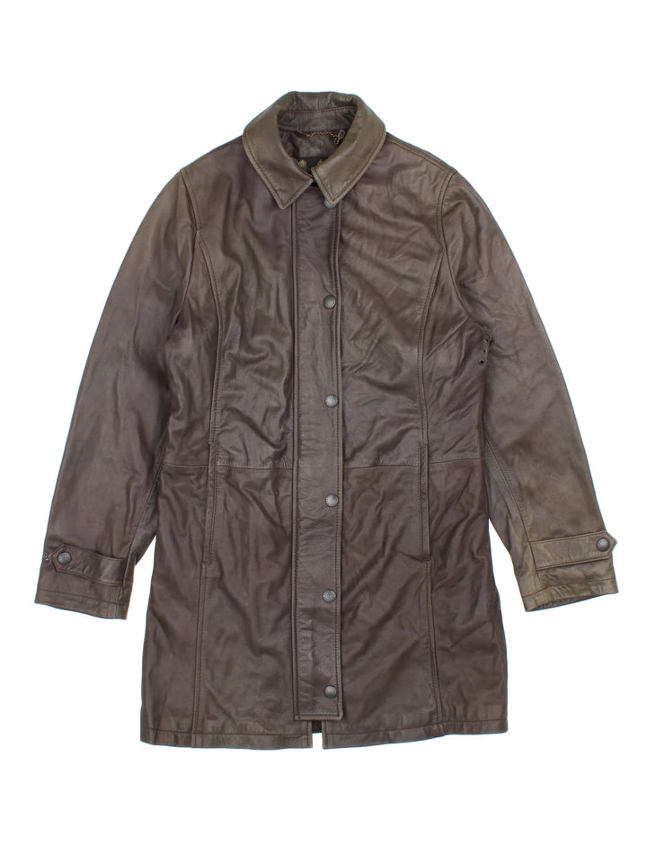 Vintage Barbour Coat in a brown colourway. Full zip and button up with two side pockets, and large metal zip hardware. 