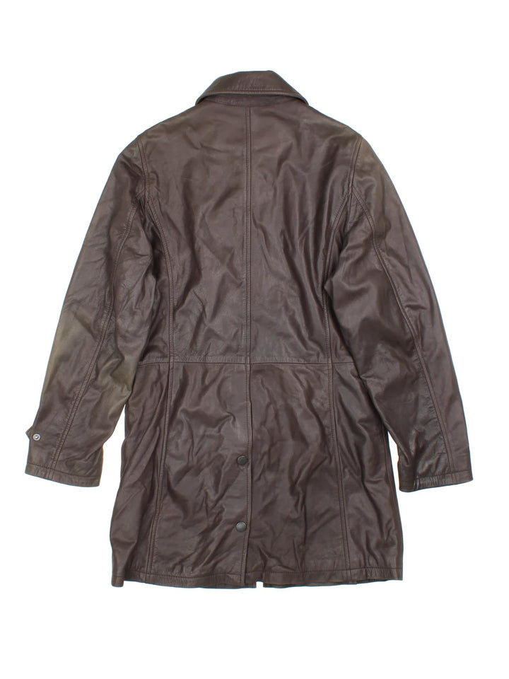 Vintage Barbour Coat in a brown colourway. Full zip and button up with two side pockets, and large metal zip hardware. 