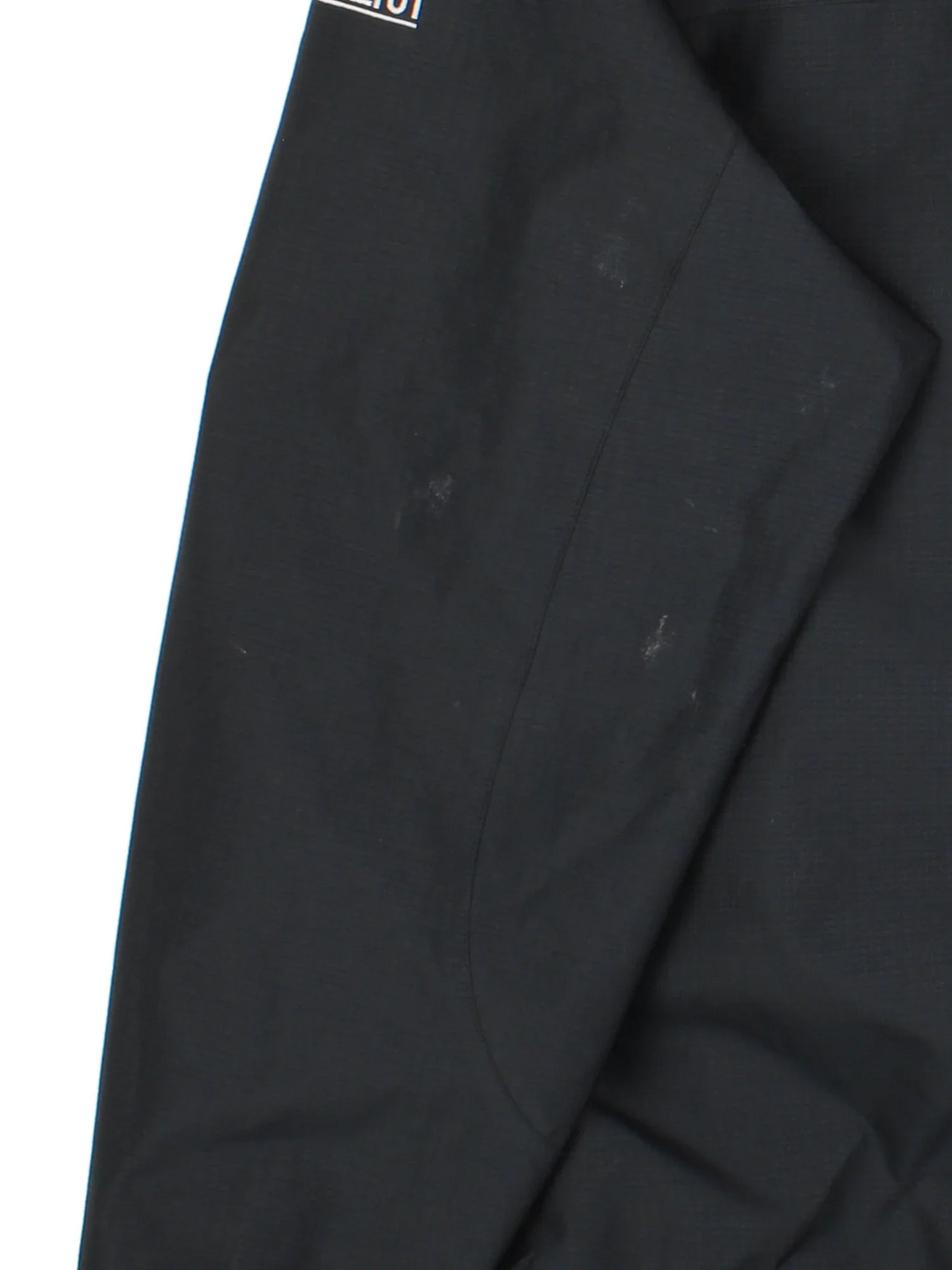 Berghaus Hilwalker Jacket in a blue colourway. Full button and zip up front with multiple pockets, drawstring hood and small logo on the front pocket.