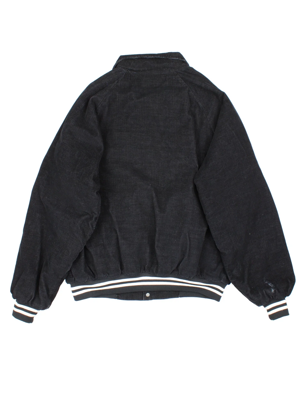 Vintage 1980's 7up Corduroy Jacket in a black colourway. Buttons up and has side pockets, insulated with a quilted lining, and has the logo embroidered on the front.