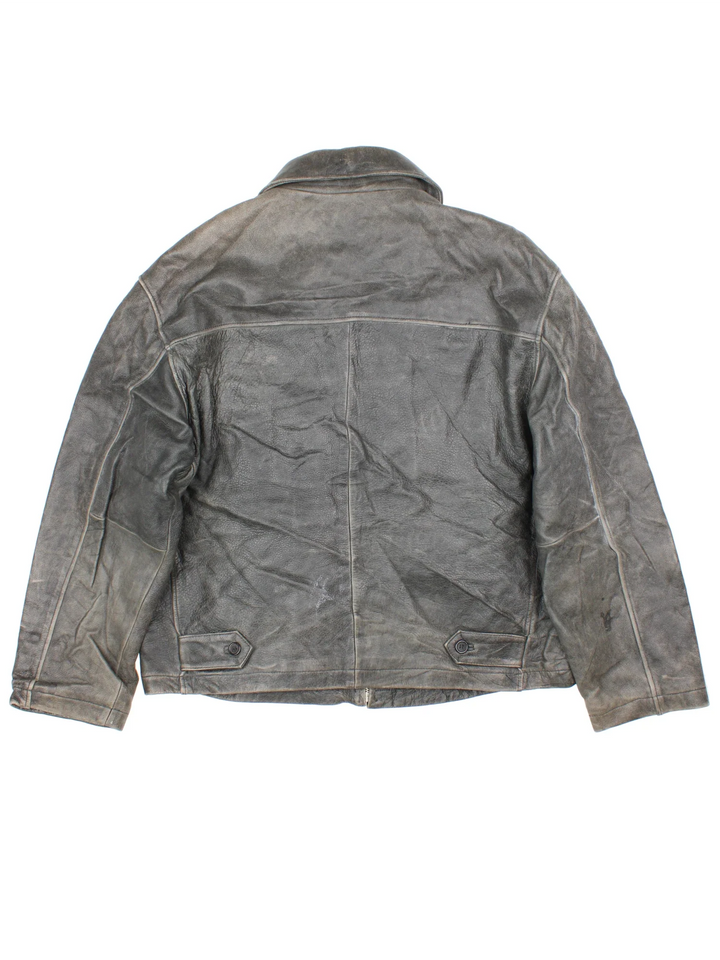 Vintage 90's Planet Hollywood Leather Jacket in a grey colourway. Zips up and has side pockets, insulated with a quilted lining, and has the logo embroidered on the front.