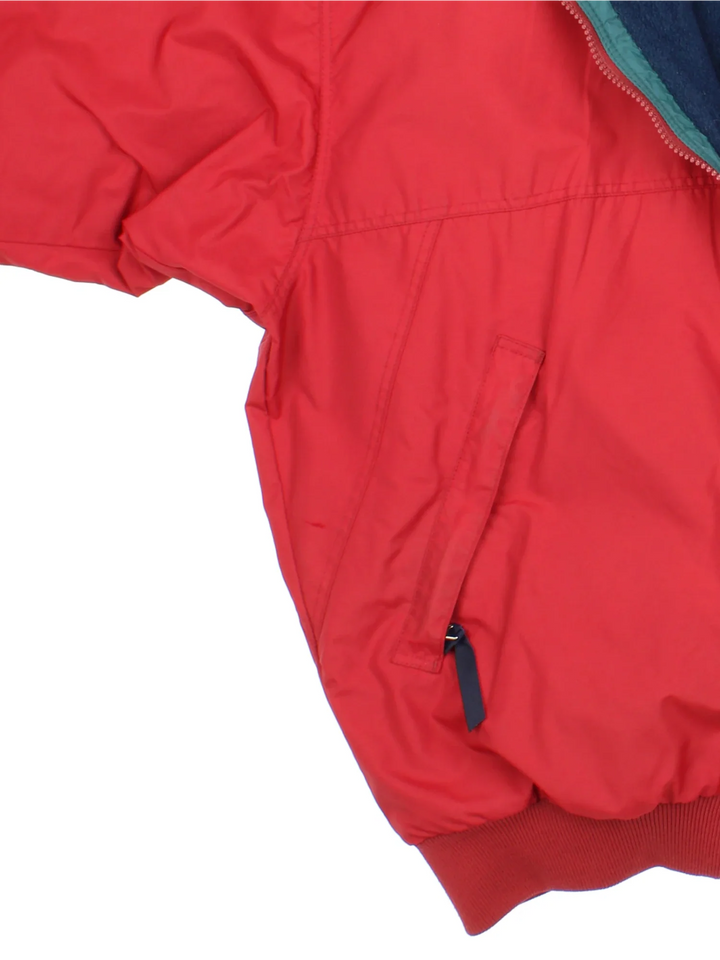Vintage Patagonia Jacket in a red colourway. full zip up and has side pockets, fleece lining and small classic logo on the front.
